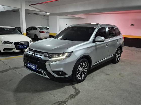 MITSUBISHI OUTLANDER 2.2 MIVEC DI-D DIESEL HPE-S AWD AUTOMÁTICO